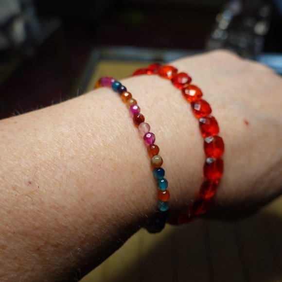 (NWT) Multi Color Fire Agate Faceted Beaded Bracelet (Fits Sm to Lg Wrist) - Picture 7 of 9